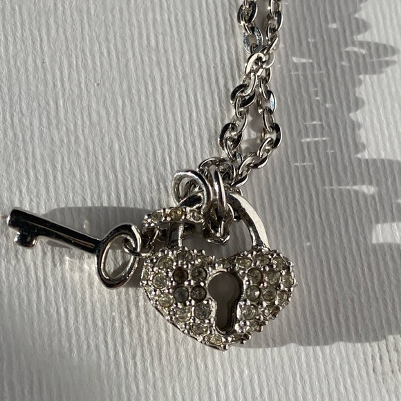 Swarovski lock and key silver tone necklace - Picture 4 of 4
